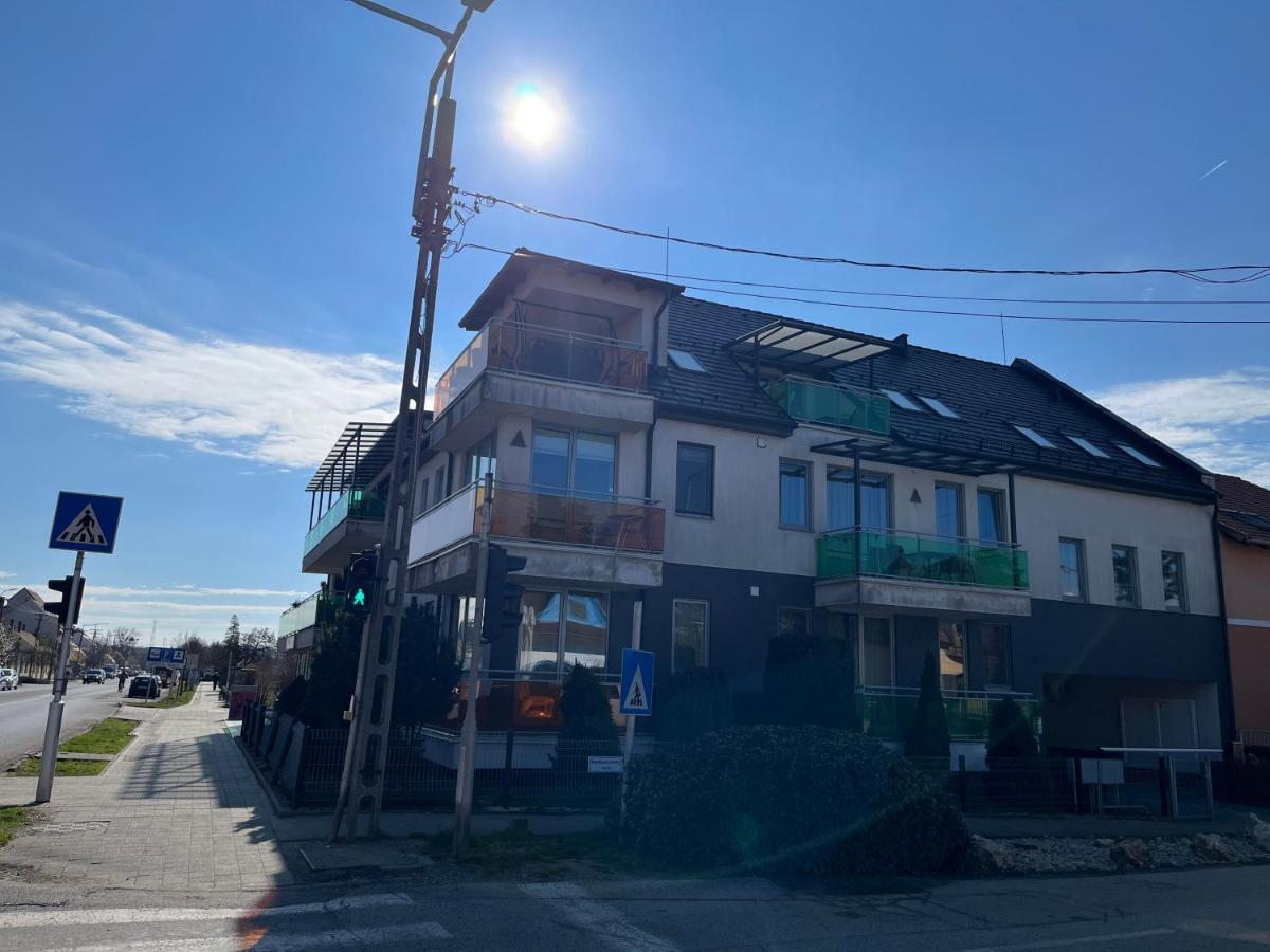 Sárvár Azur Haz Gyoengyvirag Apartman מראה חיצוני תמונה